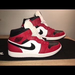 Jordan 1 mids